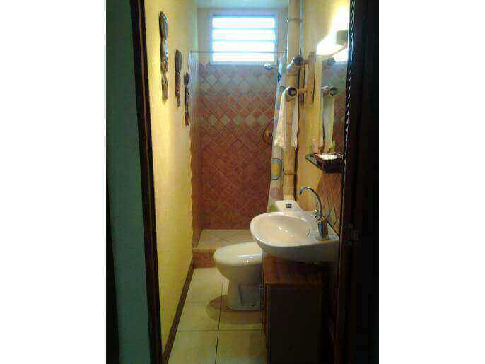 Location VillaMaison/Appartement en Guadeloupe - La salle de bain de l'appartement  l'tage
