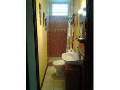 location Maison Villa Guadeloupe - La salle de bain de l'appartement  l'tage