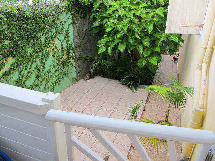 Location VillaMaison/Appartement en Guadeloupe - Petit jardin d'agrment, petite terrasse non couverte