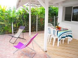 location Maison Villa Guadeloupe - Terrasse couverte, amnage et solarium avec transats