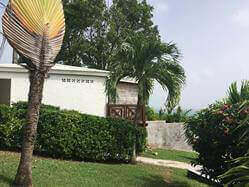 location Maison Villa Guadeloupe - Jardin et vue sur le bungalow indpendant