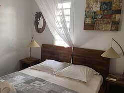 location Maison Villa Guadeloupe - Chambre climatise RDC droite avec lit de 160 avec placard