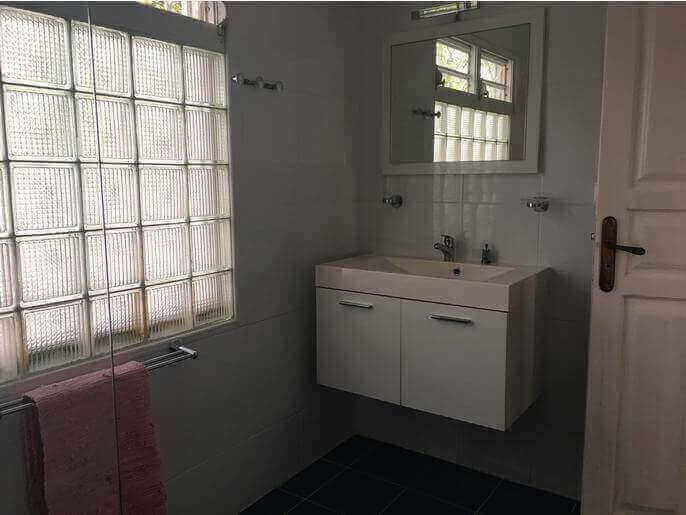 Location VillaMaison en Guadeloupe - Salle de douche/WC 1 vasque au RDC