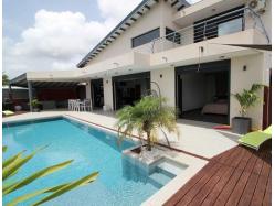 location Maison Villa Guadeloupe - Coup de cur assur pour cette villa de prestige dans laquelle vous n'aurez plus qu' poser vos valises.